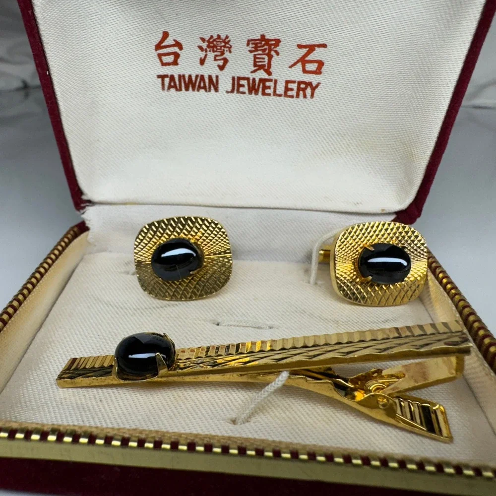 Taiwan Jewelry Gold‎ Tone Black Cufflinks and Tie Clip Set